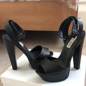 Steve Madden Gingeer black platform heel